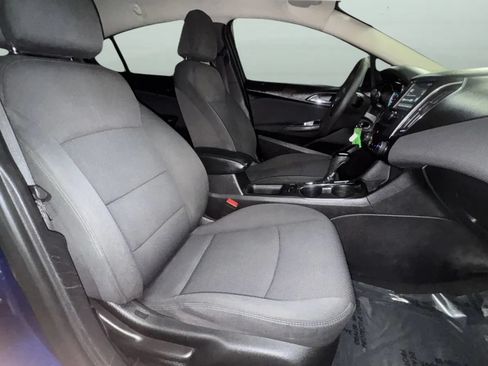 Used 2018 Chevrolet Cruze LT FWD image 21