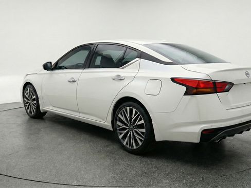 Used 2025 Nissan Altima 2.5 SV FWD image 6