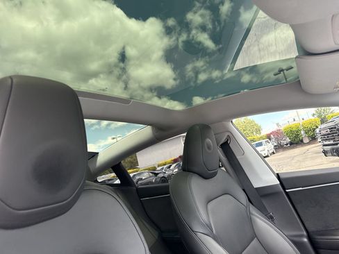 Used 2025 Tesla Model 3 Long Range AWD/4WD image 22