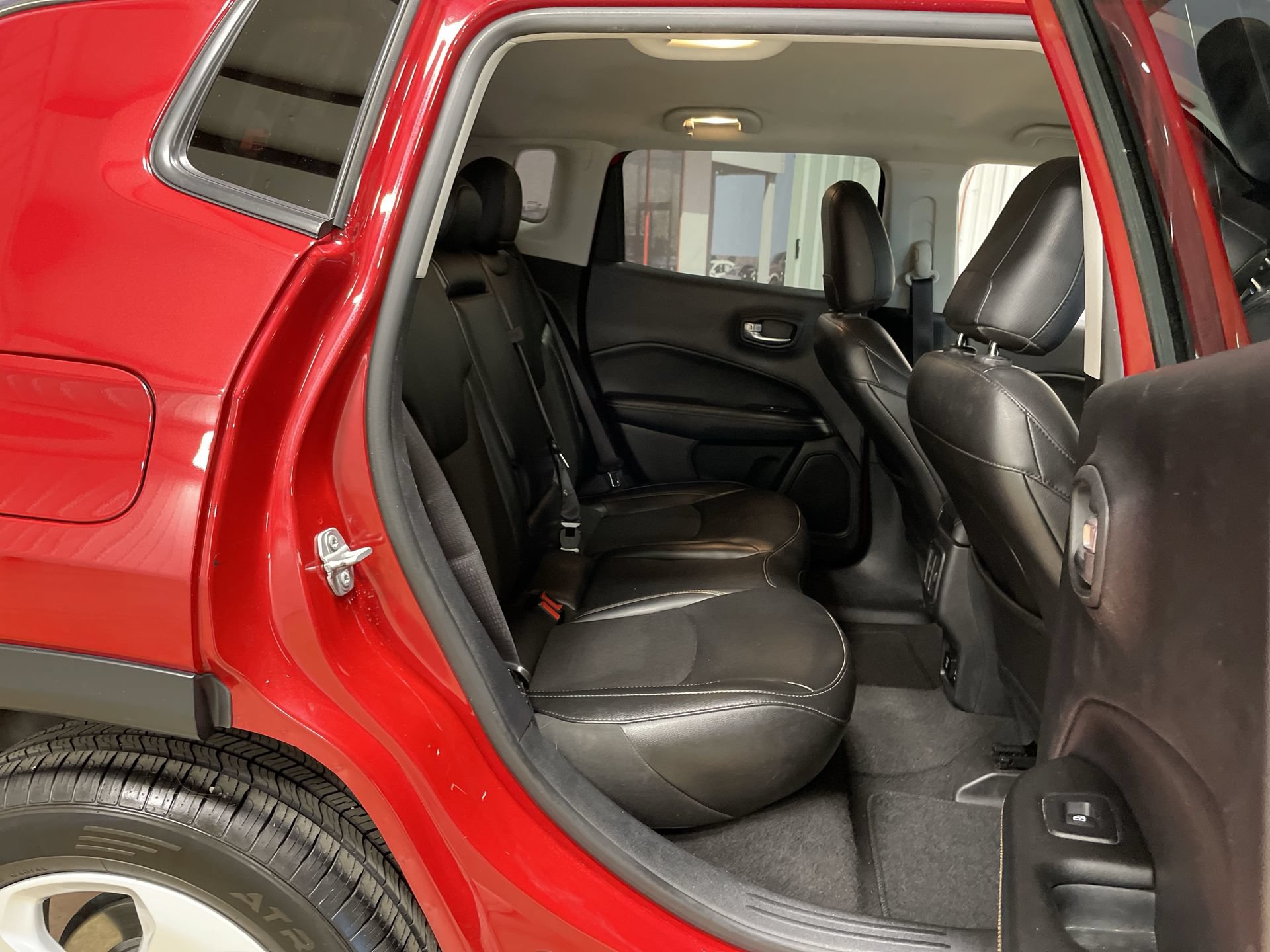 Used 2021 Jeep Compass Latitude w/ Convenience Group FWD image 28