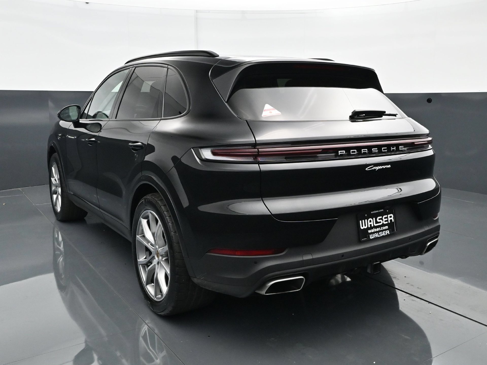 Used 2024 Porsche Cayenne AWD/4WD image 5