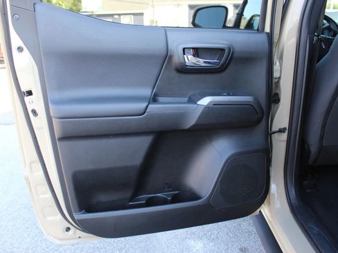 Used 2019 Toyota Tacoma TRD Off-Road RWD image 20