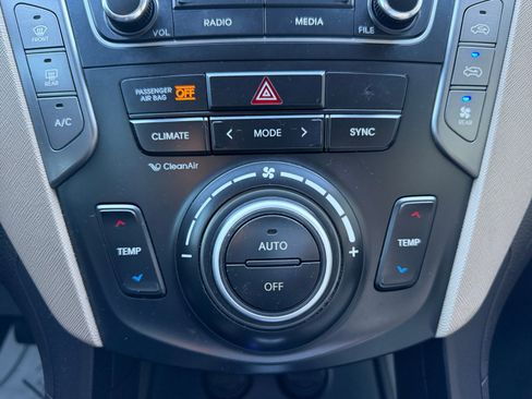 Used 2019 Hyundai Santa Fe XL SE image 11