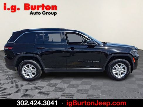 Used 2023 Jeep Grand Cherokee Laredo AWD/4WD image 7