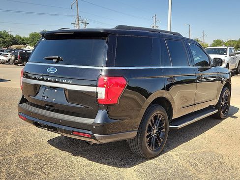 Used 2023 Ford Expedition XLT AWD/4WD image 3