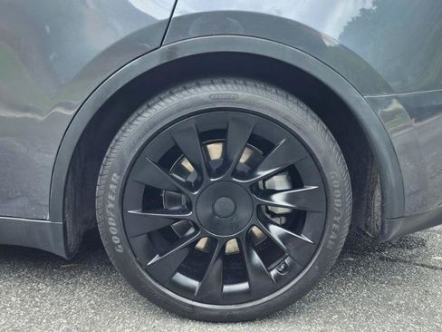 Used 2023 Tesla Model Y AWD image 19