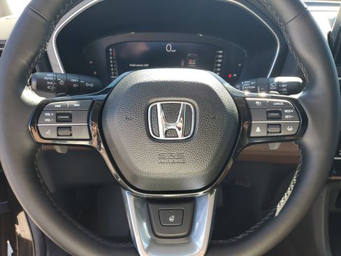 Used 2025 Honda Pilot Elite image 25