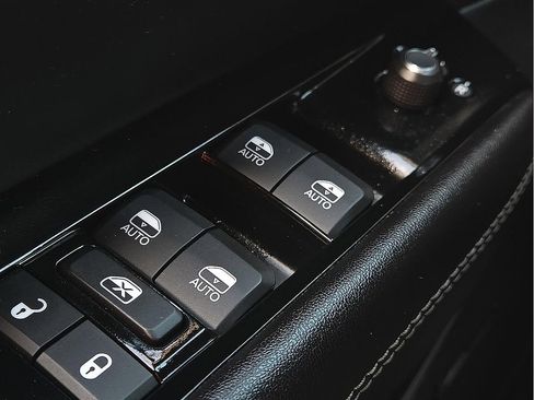 Used 2023 Jeep Wagoneer 4WD w/ Premium Group I image 17