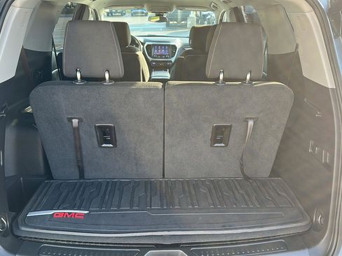Used 2023 GMC Acadia SLE w/ Driver Convenience Package image 9