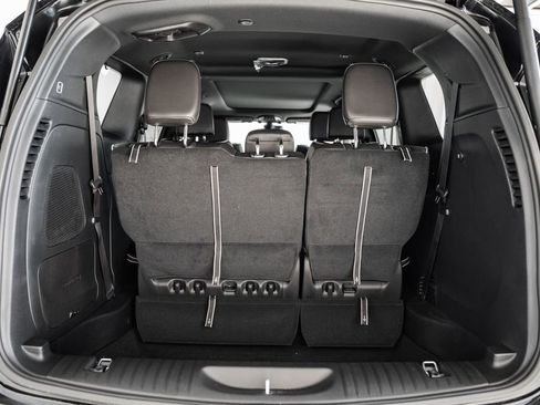 New 2026 Chrysler Pacifica Limited image 9