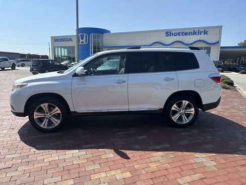 Used 2012 Toyota Highlander Limited w/ Tow Pkg FWD image 33