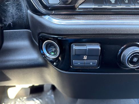 Used 2024 Chevrolet Silverado 2500 LT image 36