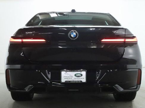 Used 2025 BMW 740i xDrive image 7
