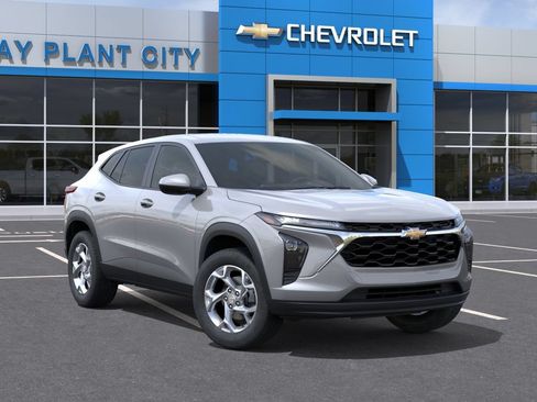 New 2026 Chevrolet Trax LS w/ LS Convenience Package FWD image 7