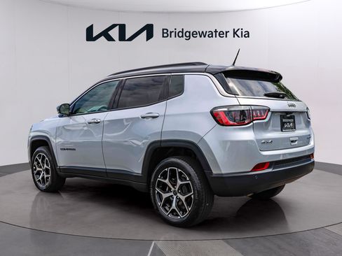 Used 2025 Jeep Compass Limited AWD/4WD image 4