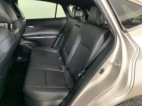 Used 2023 Toyota Venza XLE image 33