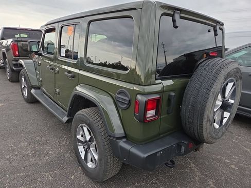 Used 2021 Jeep Wrangler Unlimited Sahara w/ Dual Top Group AWD/4WD image 3