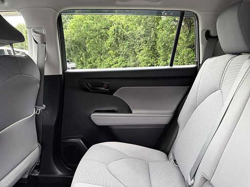 Used 2020 Toyota Highlander LE AWD/4WD image 21
