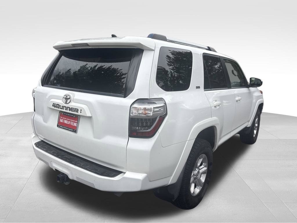 Used 2022 Toyota 4Runner SR5 AWD/4WD image 4