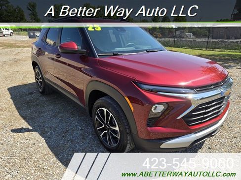 Used 2025 Chevrolet TrailBlazer LT AWD/4WD image 3