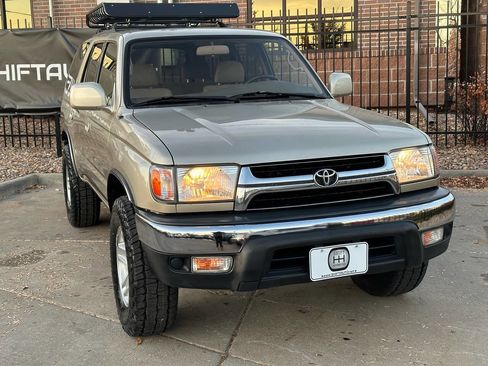 Used 2001 Toyota 4Runner SR5 image 35