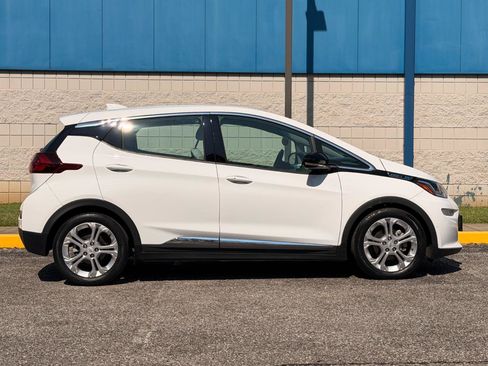 Used 2020 Chevrolet Bolt LT FWD image 4