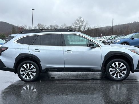 Used 2023 Subaru Outback Limited image 5