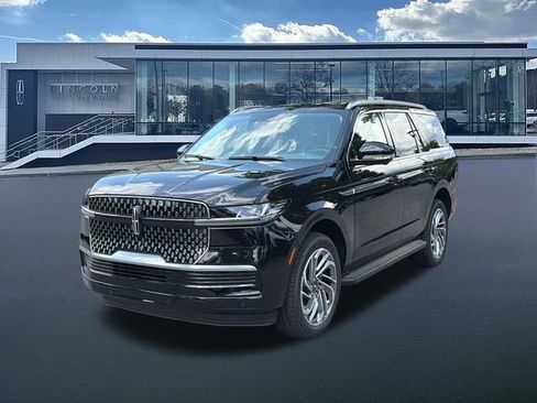 New 2027 Lincoln Navigator Premiere RWD image 3