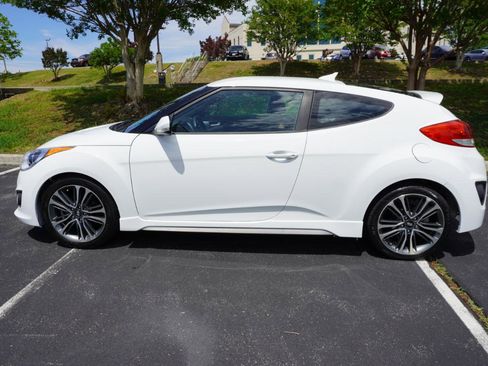 Used 2016 Hyundai Veloster Turbo FWD image 13