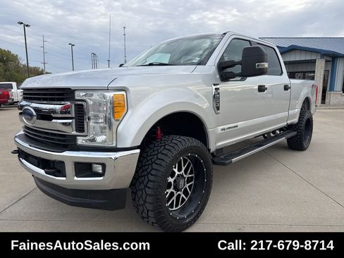 Used 2017 Ford F250 XLT w/ XLT Value Package image 4