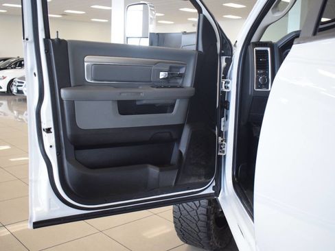 Used 2017 RAM 2500 SLT image 30