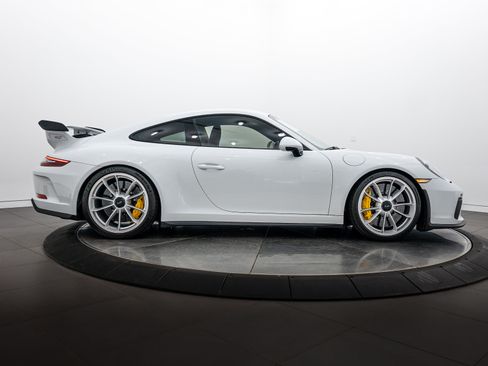 Certified 2018 Porsche 911 GT3 RWD image 8