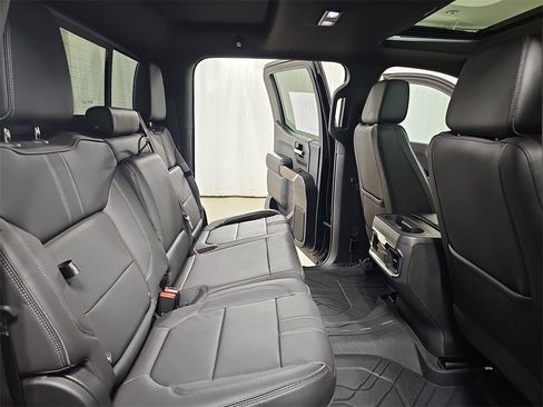 Used 2021 Chevrolet Silverado 1500 High Country image 17