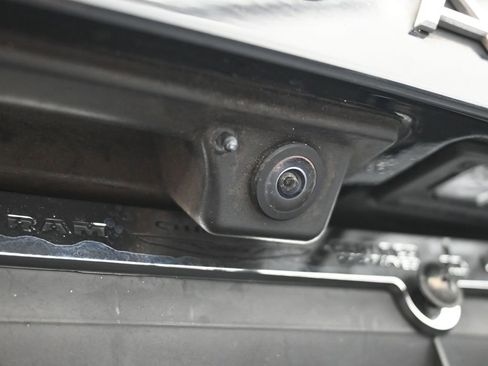 Used 2022 Volkswagen Tiguan SEL R-Line image 42