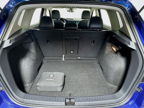 Used 2023 Volkswagen Taos SE w/ Panoramic Sunroof Package FWD image 26