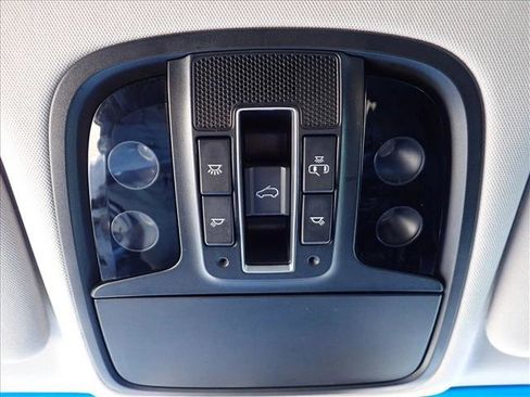 Used 2018 Kia Sorento SX image 26