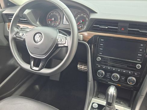 Used 2022 Volkswagen Passat 2.0T FWD image 7