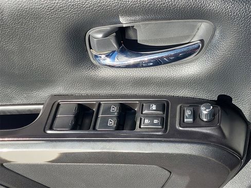 Used 2021 Nissan Titan PRO-4X w/ Pro-4x Convenience Package image 11