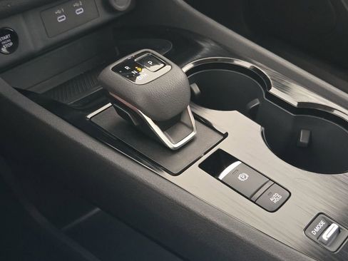 Used 2025 Nissan Rogue SV FWD image 21