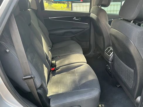 Used 2016 Kia Sorento LX Sport Utility 4D image 17