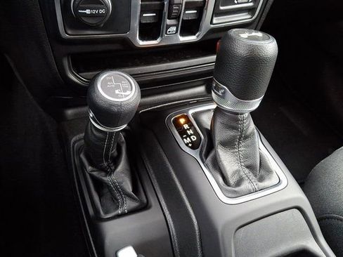 Certified 2025 Jeep Wrangler Unlimited Sahara AWD/4WD image 19