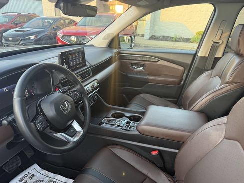 Used 2025 Honda Pilot Elite image 17