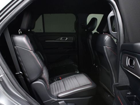 Used 2025 Ford Explorer ST-Line w/ Premium Package image 16