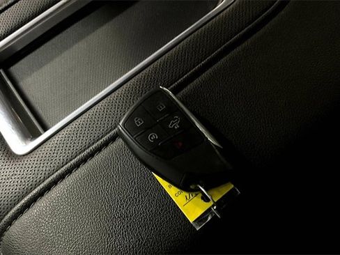 Used 2022 Chevrolet Silverado 1500 LTZ image 30