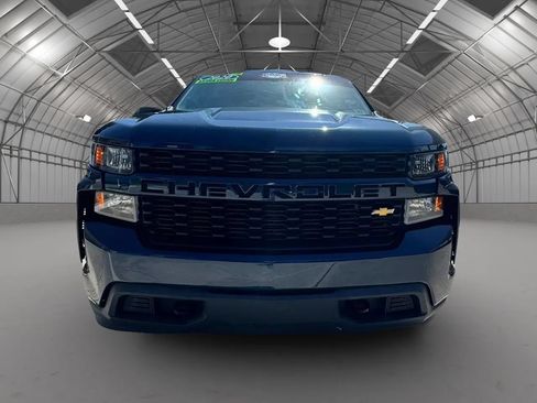 Used 2020 Chevrolet Silverado 1500 Custom w/ Custom Value Package RWD image 2