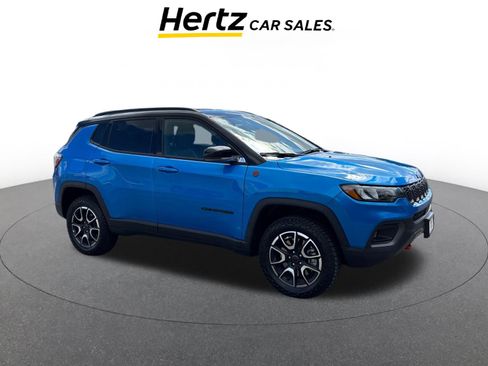 Used 2025 Jeep Compass Trailhawk image 1