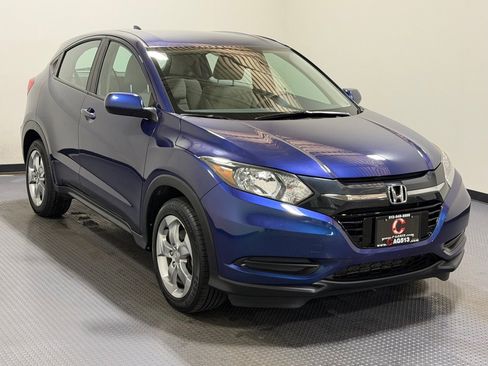 Used 2017 Honda HR-V LX image 4