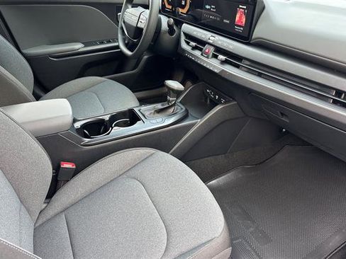 New 2025 Kia K4 LX image 16