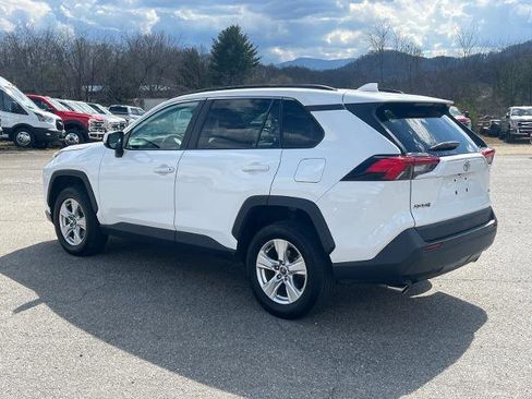 Used 2020 Toyota RAV4 XLE FWD image 5