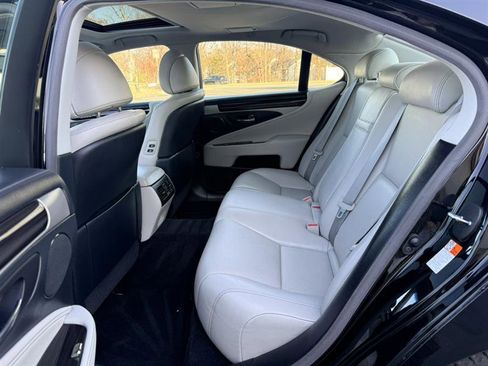 Used 2017 Lexus LS 460 w/ Comfort Package RWD image 21